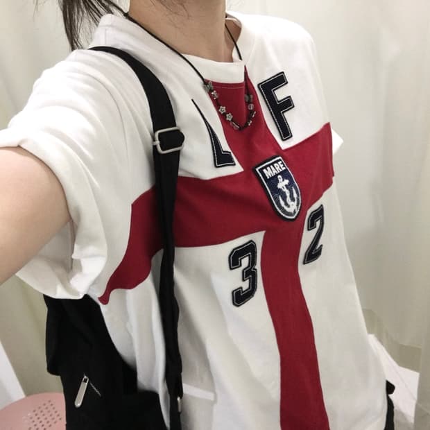 Laura Feice patch t-shirt