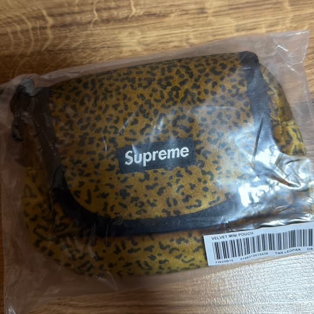 슈프림 탄 파우치 레오파드
