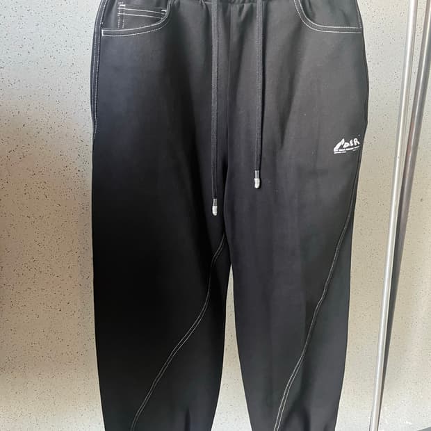 아더에러 콘트라스트 스티치 트랙팬츠 a1