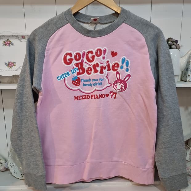 메조피아노 핑크 배색 맨투맨 티셔츠