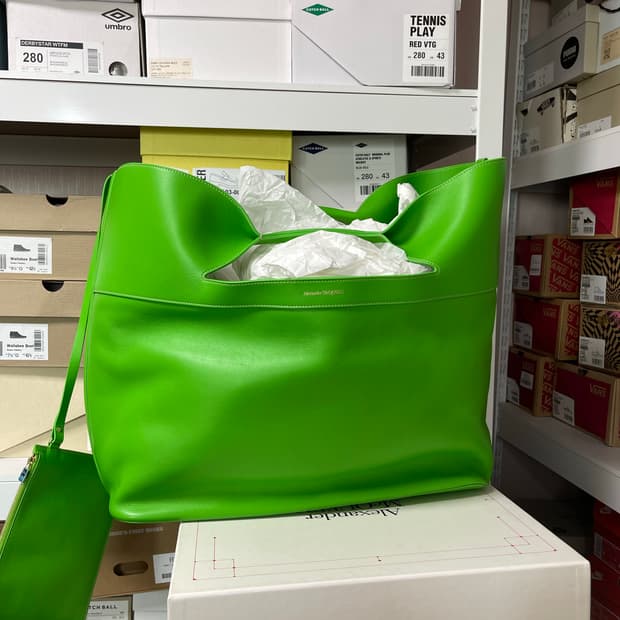 알렉산더맥퀸 그린 레더 토트백 + 파우치