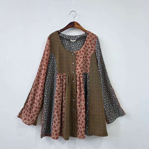 빈티지 믹스 플로럴 패치워크 블라우스