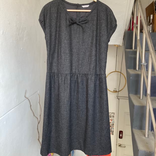 차콜 리본 미니 원피스