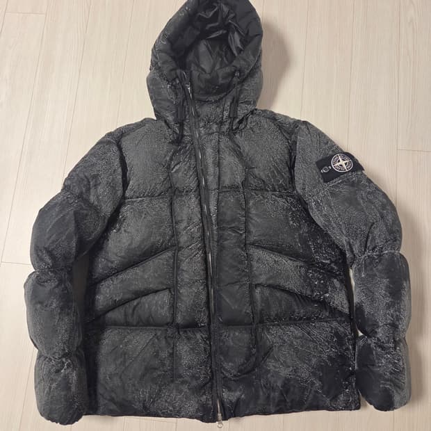 26ss 스톤아일랜드 나일론텔라 핸드 스프레이드 패딩 L