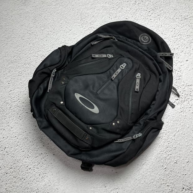 Vintage 00s Oakley Icon Backpack