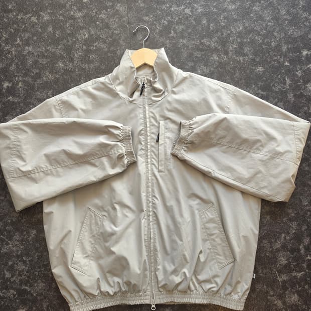 코드그라피 아이보리색 유틸리티 바람막이 자켓-L