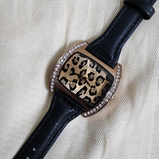 스타카토 레오파드 시계 블랙 가죽 밴드