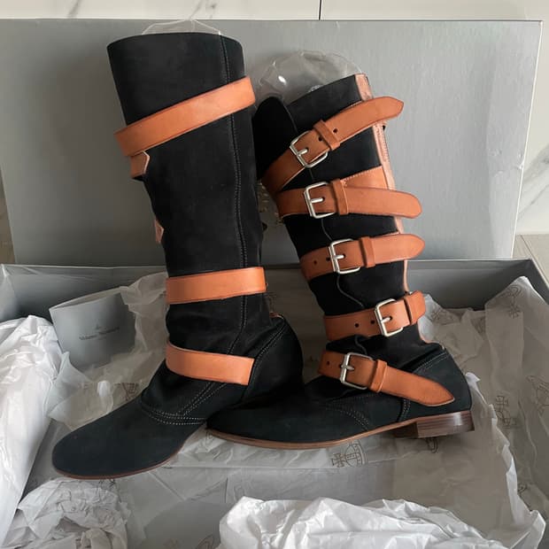 (매장구매) 비비안웨스트 우드 블랙 스웨이드 파일럿부츠 38 