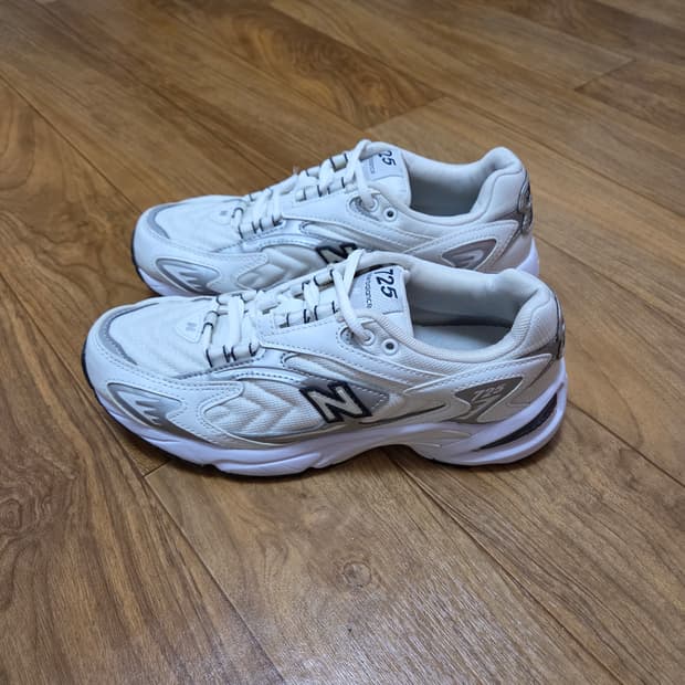 뉴발란스 725 