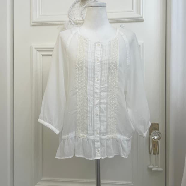 white cotton lace point reglan blouse