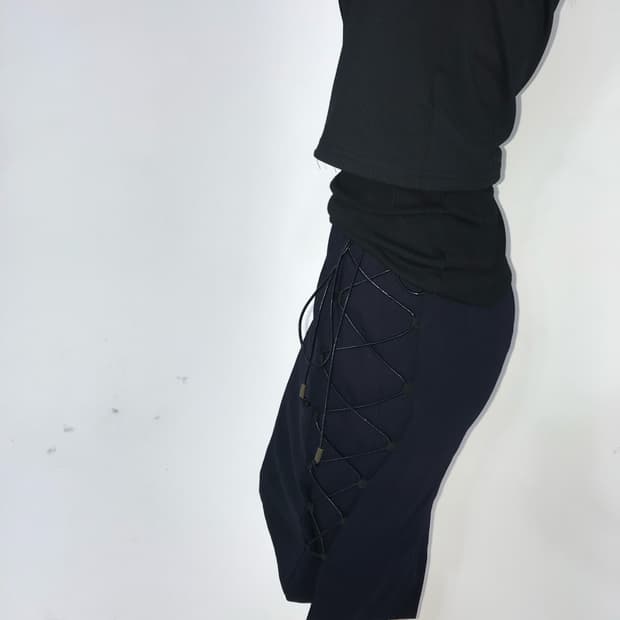 크로스 스트랩 미디 스커트