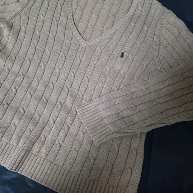 폴로 베이지 브이넥 꽈배기니트
