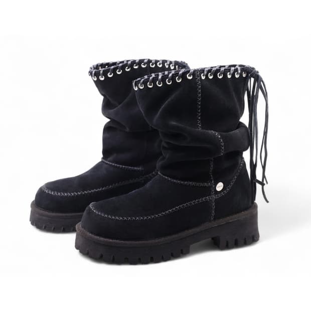 여밈 x YASE 피크테일 부츠 (블랙 스웨이드)