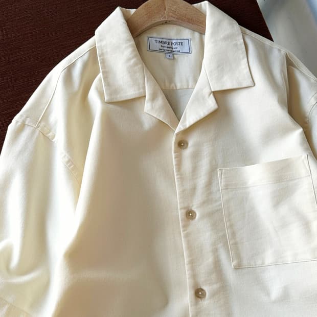 Natural texture fabric open collar shirt