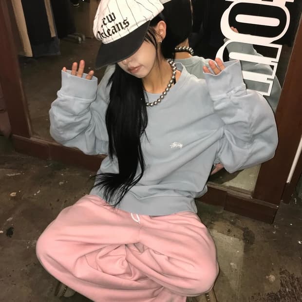 Stussy Logo Sweatshirts