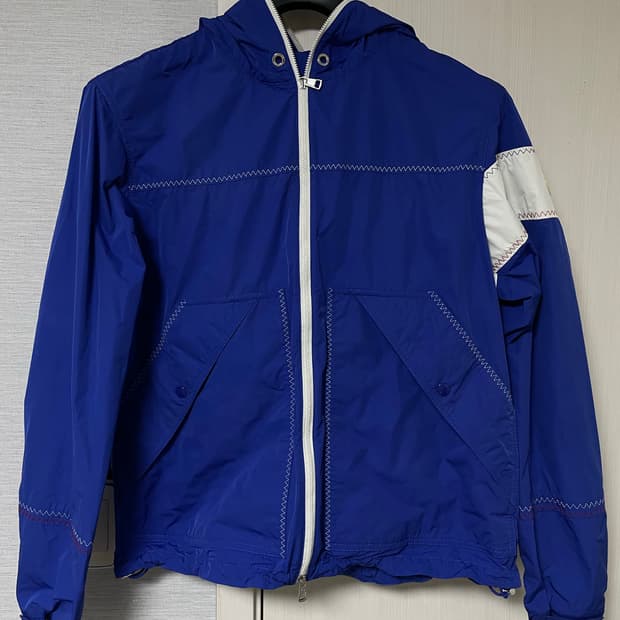 [3] 몽클레어 블루 컬러 푸지오 바람막이 후드자켓