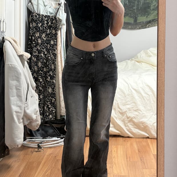 미쏘 부츠컷 흑청 바지 / 워싱 블랙 데님 팬츠 (미드라이즈 로우라이즈)