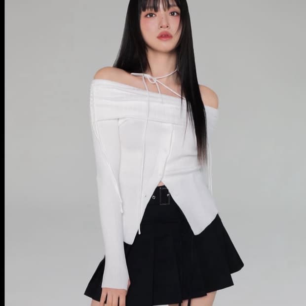 뉴얼린 스트링 셔링 버튼 오프숄더 화이트