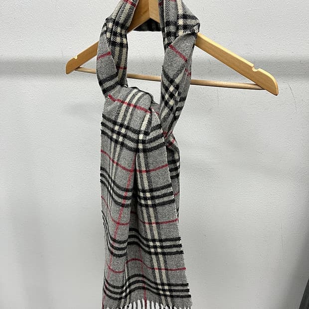 버버리 그레이 울 머플러 