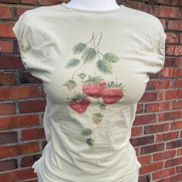 스컬프터 딸기 프린팅 티셔츠