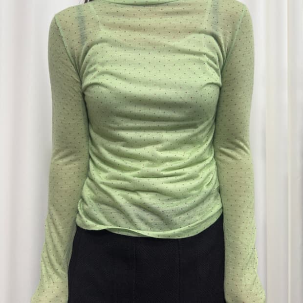 dot green longsleeve 