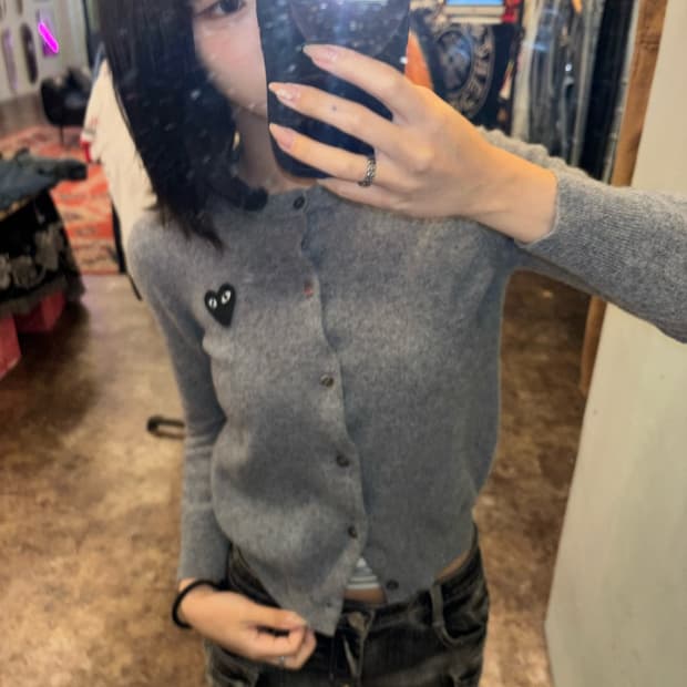꼼데가르송 블랙 하트 와펜 가디건