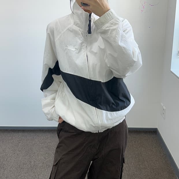 Nike 나이키 스몰로고 빅스우시 아이보리 바람막이