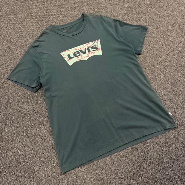 L) 리바이스 빈티지 카모플라주 패턴 로고 반팔 티셔츠 