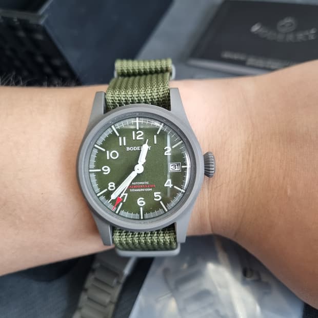 보더리 랜드마스터 티타늄 200m 방수 시계 필드워치