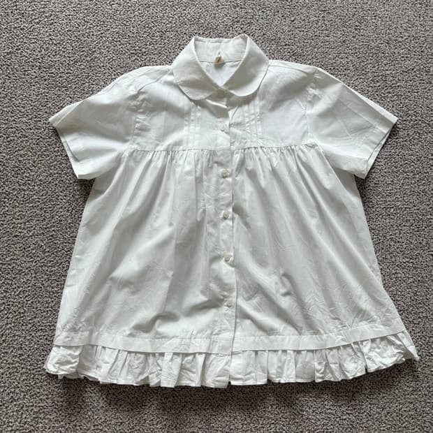 화이트 블라우스 도쿄룩