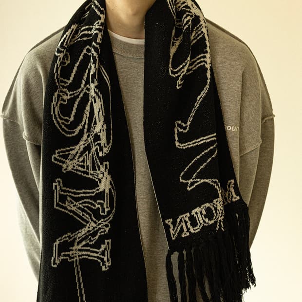 매스노운 레터링 테슬 머플러 블랙