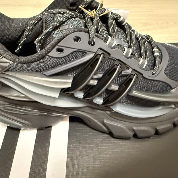 아디다스 퍼렐 윌리엄스 아디스타 젤리피쉬 트리플블랙 265 새상품