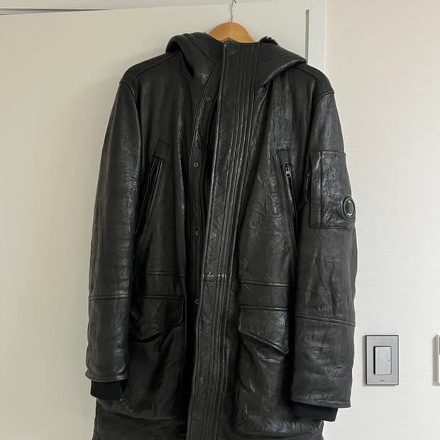 Cp컴퍼니 가죽 코트 L
