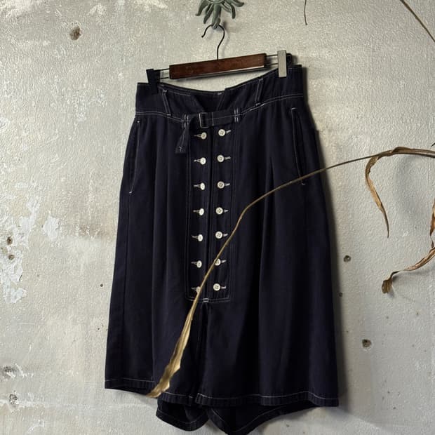 25-27 ) FRAPBOIS Button Two-Tuck Shorts