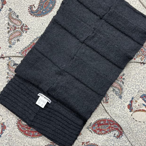 이세이 미야케 넥 워머