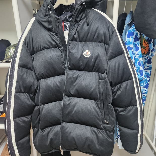 몽클레르 산베산 쇼트 다운 자켓 블랙 06 사이즈