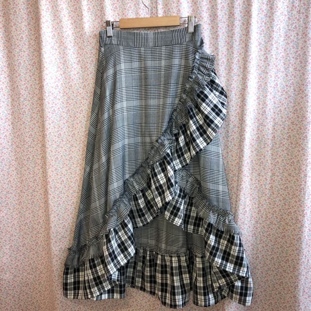 Frill check long skirt