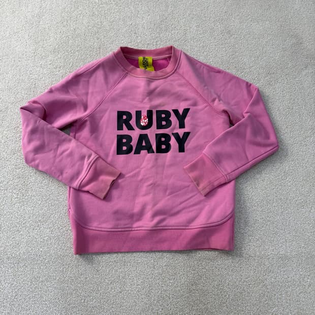 [36] 럭키슈에뜨 여성 루비베이비 핑크 맨투맨 0105T1