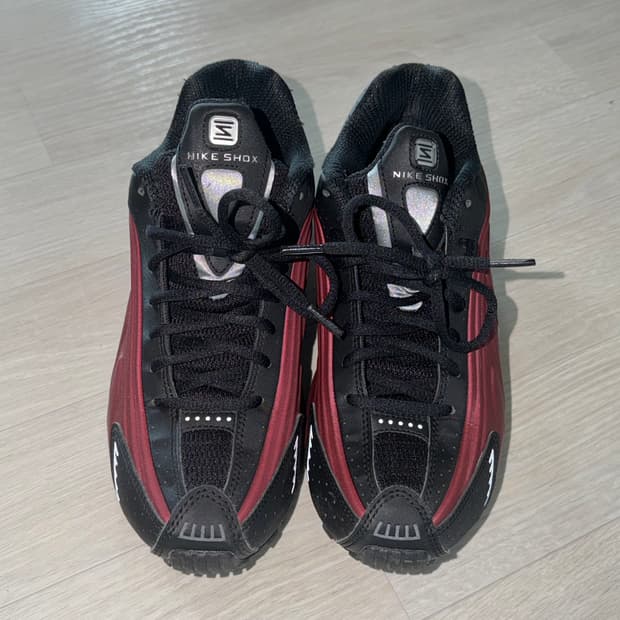 나이키 샥스 R4 블랙/레드 255mm