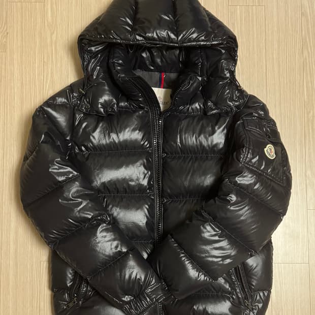정품) 몽클레어 마야 유광패딩 3사이즈 상태좋음