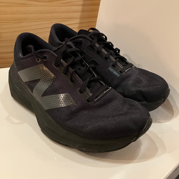 뉴발란스 러닝화 퓨어셀 레벨 v4 블랙 그래픽