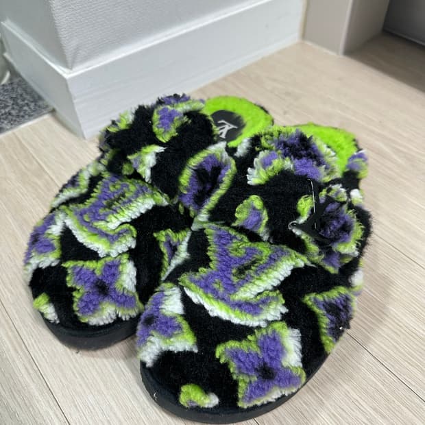 [사이즈UK6] 루이비통 이지뮬 24SS