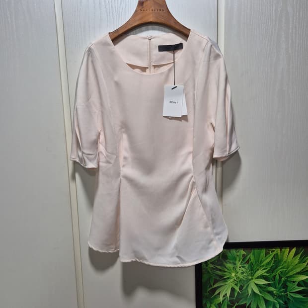 (타임세일)(새상품)Day  블라우스 페플럼 아이보리핑크 반팔