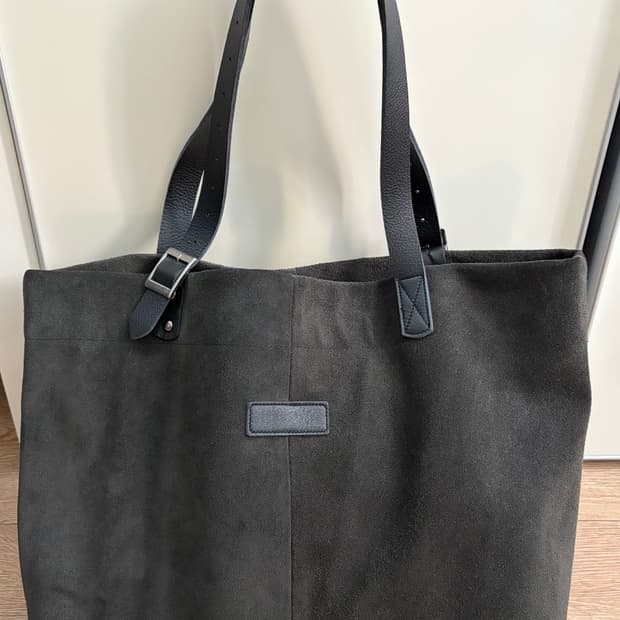 해칭룸 스웨이드 토트백 Dark Charcoal