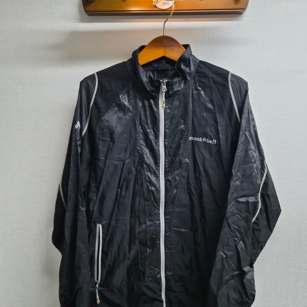 XL) 몽벨 경량 바람막이 팝니다
