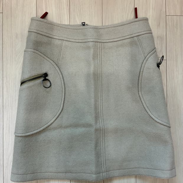 프라다 울 미니스커트 40사이즈
