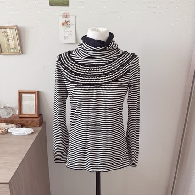 모리걸 스트라이프 폴라티