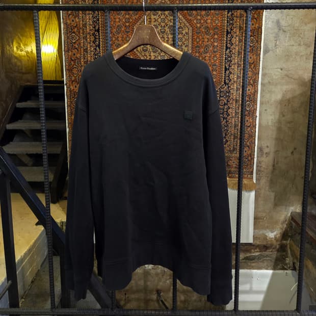 아크네 스튜디오 스웻