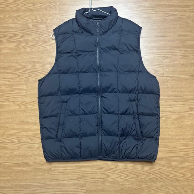 유니클로 퍼프테크 베스트 패딩조끼 L 다크그레이