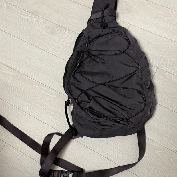 cp컴퍼니 나일론 B 크로스바디 백